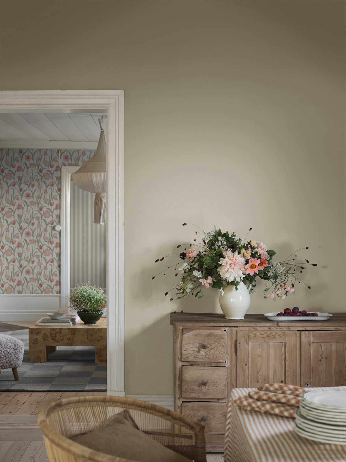 Cream 7565
