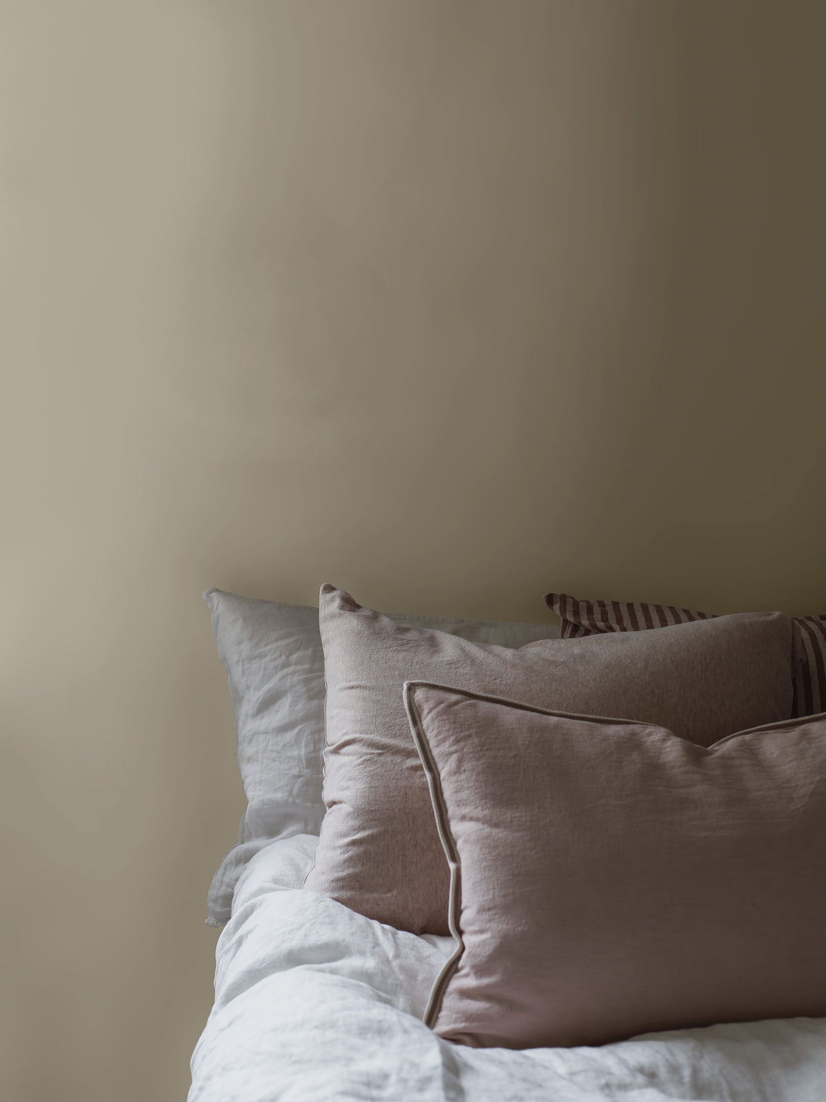 Cream 7565